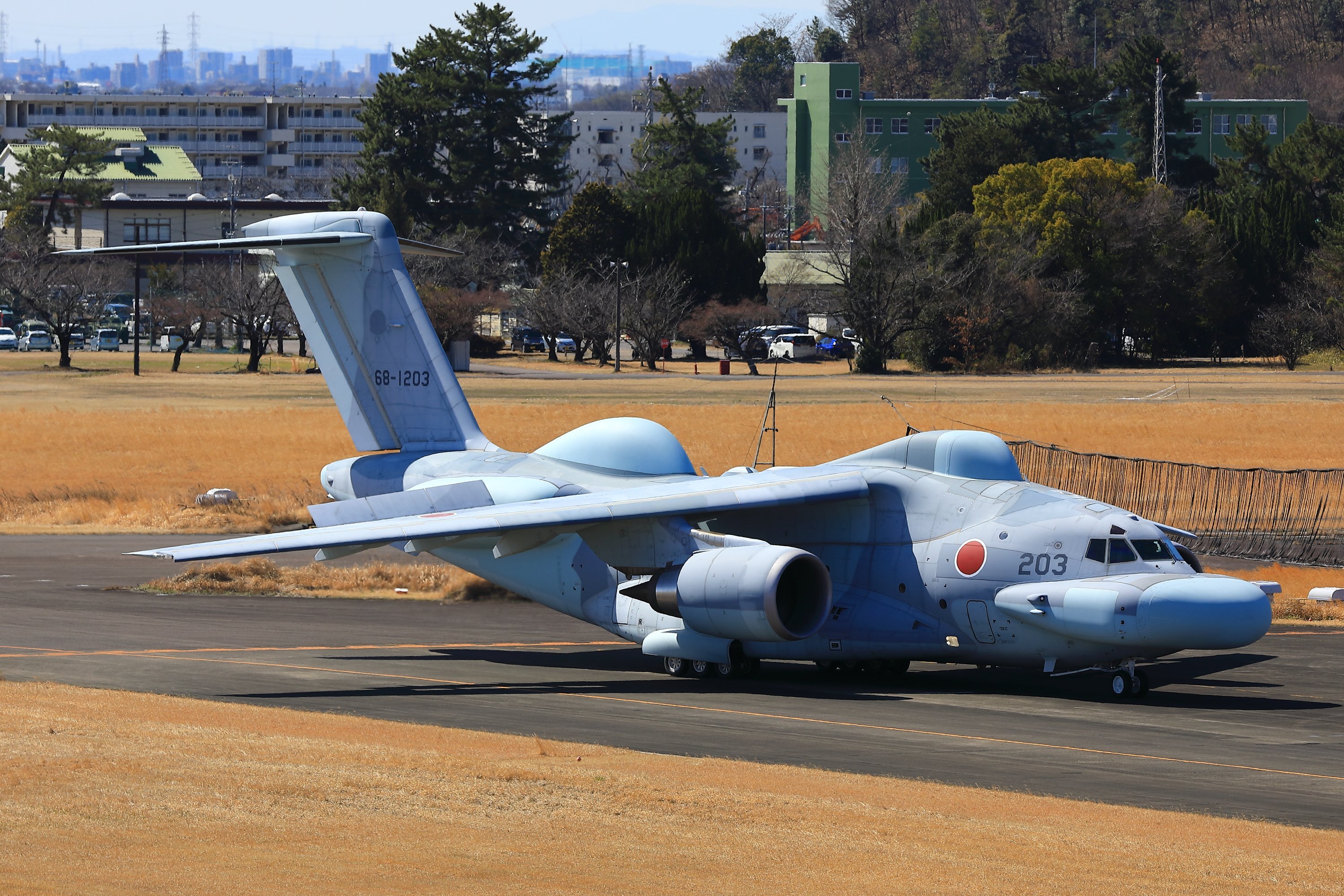 2026年3月16日：川崎重工改装飞机在岐阜机场进行地面滑行测试。C-2(20