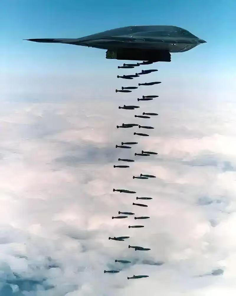 再次打头阵，美军机群已经就位，B2隐轰准备斩首，伊朗领导层人人自危？ 202