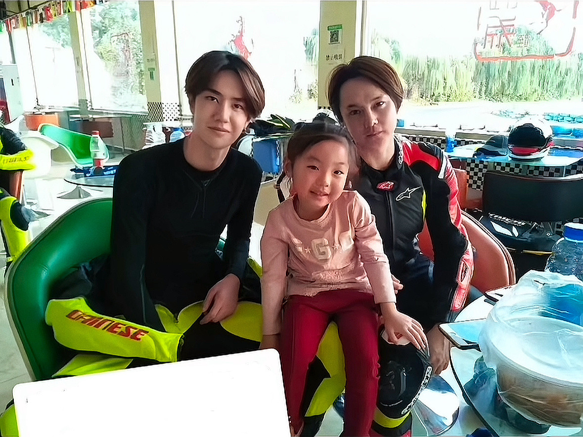 我也想坐哥哥大腿