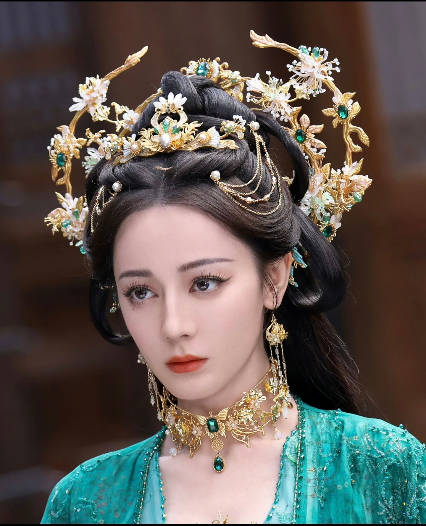 白日提灯豆瓣6.7，评论人数87171人。其中打差评的用户不仅评论了《白日提灯》