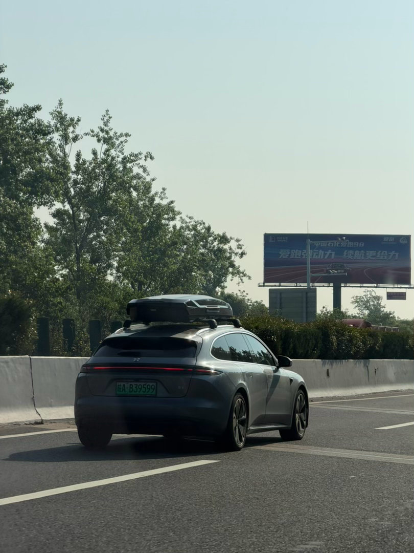 开着开着遇到一台一摸一样的车你就会选择跟着他走