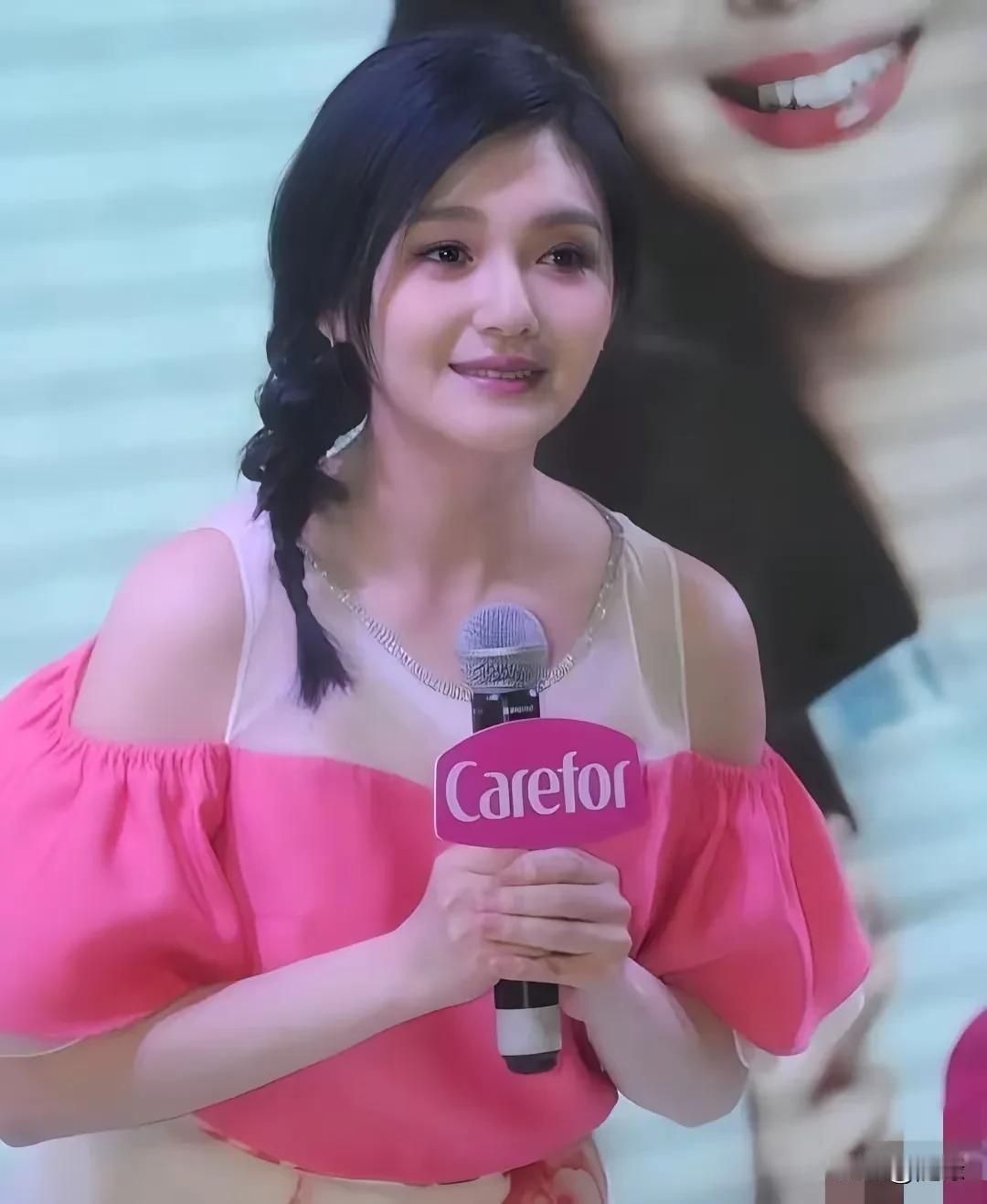 S一生活的跟侠女一般！她不惜一切娘家人打伞，不惜一切为前婆家生孩子，不惜一切圆