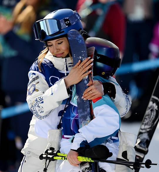 U型池比赛央视解说激情满满，几近落泪，她说：中国女人不仅要强，天生就很强！这个冬