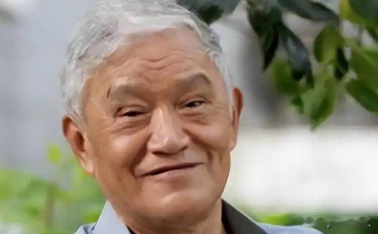 配角演了七十年，儿子四十多才入行，他们到底图个啥。牛犇从11岁开始演戏，到今年