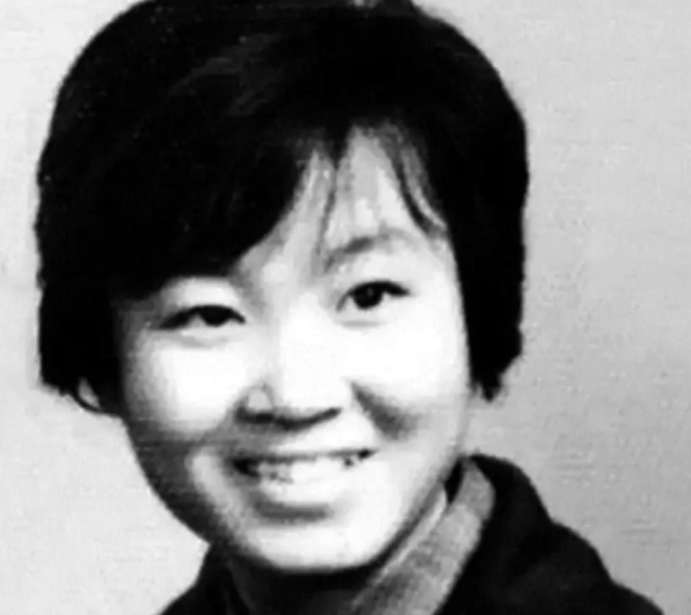 1974年，21岁女知青，夜间独自去厕所，却神秘失踪。连队把整座山翻了个遍，却仍