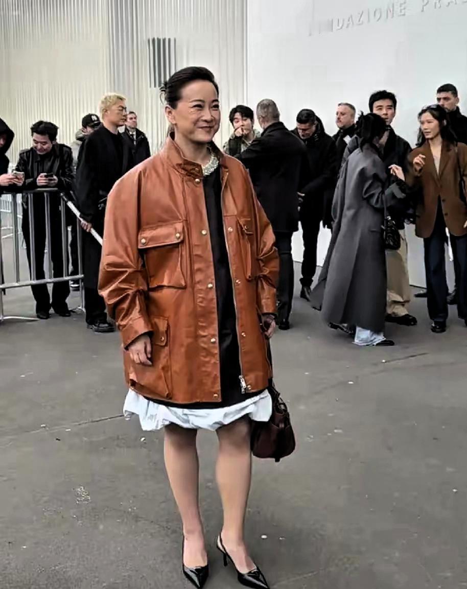 大家有没有觉得贾玲越来越不对劲了43岁的贾玲，不管参加什么活动，都竟然那么喜