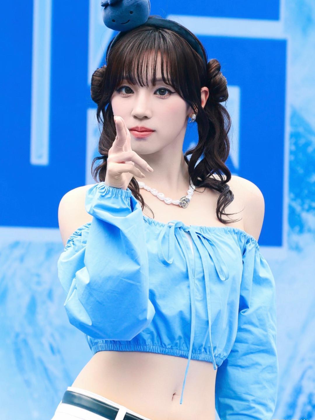 1.网传易梦玲为了全身美白，会针对不同身体部位使用不同的美白精华，护理细致程度