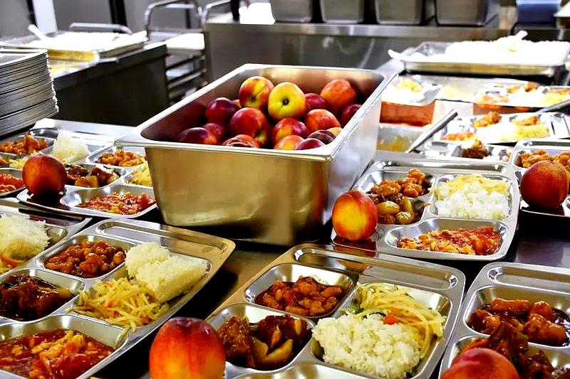 看到个消息，心里五味杂陈。北京下了死命令，2027年底前，所有中小学必须告别“