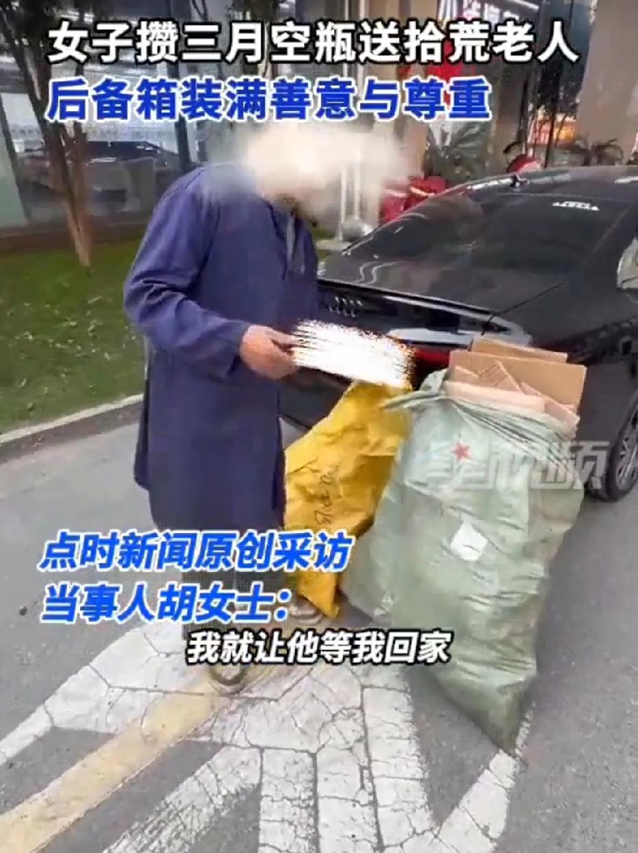 安徽合肥，女子去公司上班，她经常看到一大爷在附近捡废品，她拦住大爷，不让他走人，