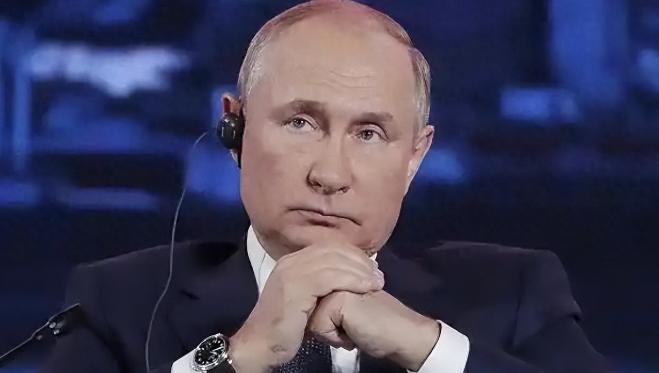 最近国际上出了个大新闻,英国国防大臣一句话捅破窗户纸,有30个国家凑了个“志愿联