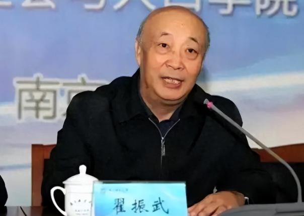 这是被打脸了吗？2015年冬天，国家公布了全面放开二胎政策，当时，中国人民大