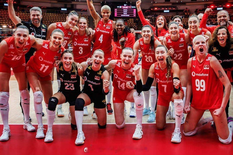 🇹🇷土耳其女排国家队VNL第二周阵容表弟缺席。🏐二传：奥兹巴伊-