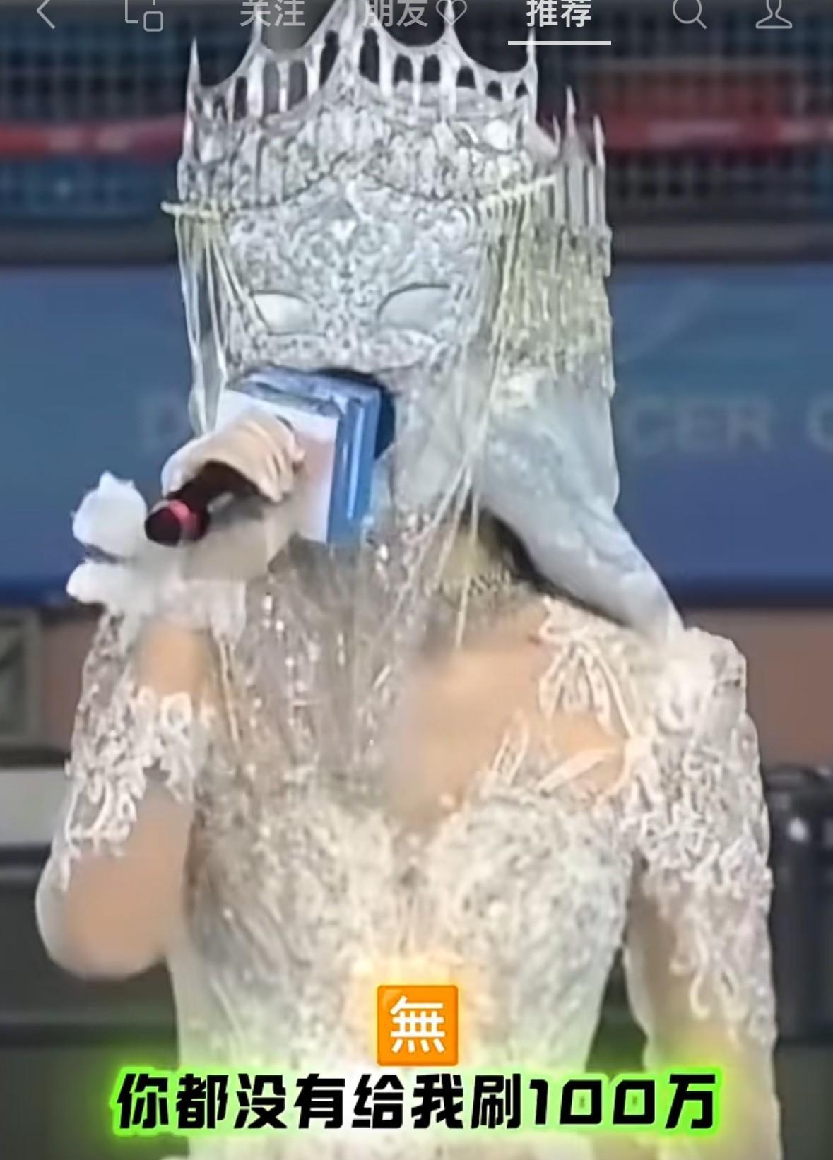 旺仔小乔直播太猖狂，赤裸裸的挑衅粉丝，直播刷不够100万就被她怒怼和贬低。她说