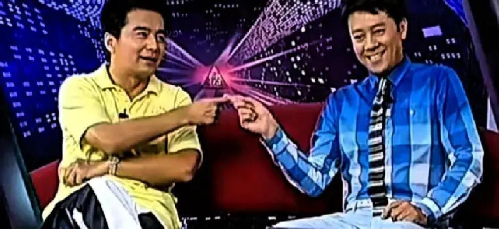 蔡国庆一句玩笑，又把许亚军的情史送上了话题榜。这老兄结过四次婚。第一任妻子