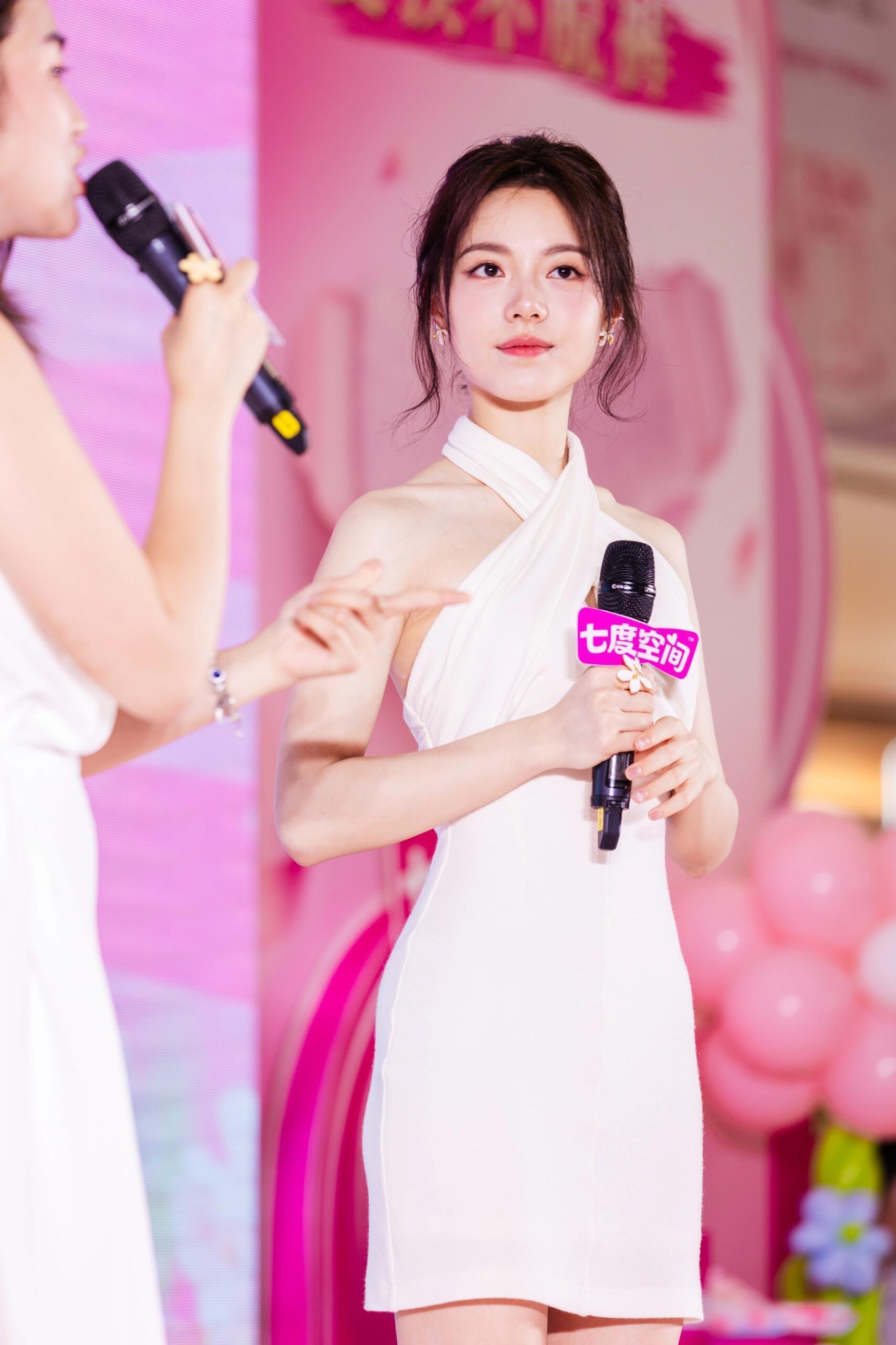 赵今麦圣诞风赵今麦🤍