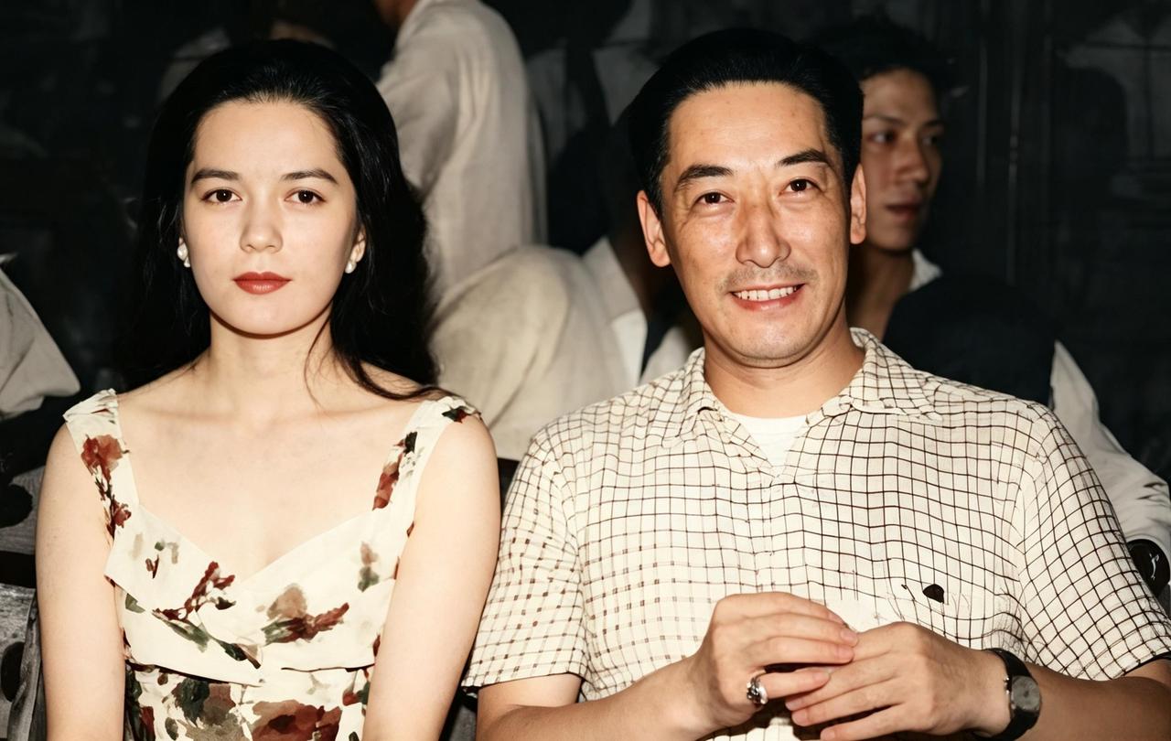 这是蒋建镐与相差二十岁的妻子邱爱伦。大哥蒋建丰找了一位白俄媳妇，蒋建镐自然不甘落