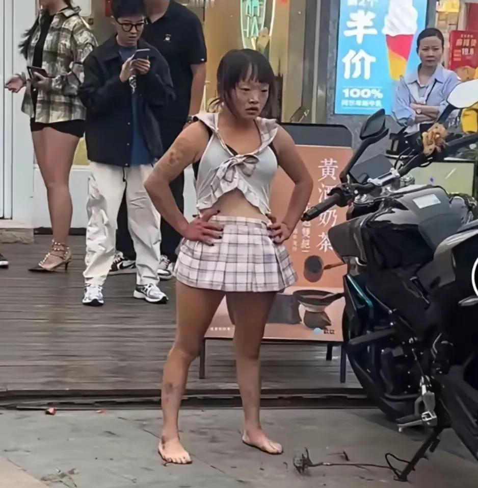 有人说找对象就找精神小妹，他们陪你玩一天也就花几十一百块钱。然而这样的精神小妹谁