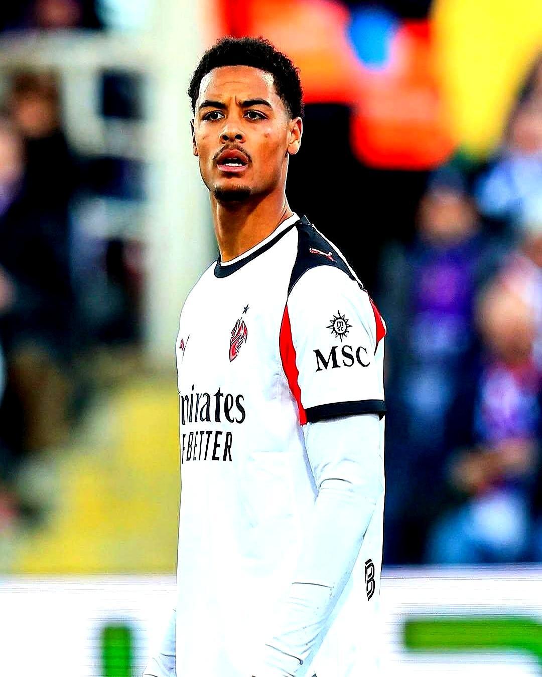 4000万卖佳夫，2000万买替补账面赚一半，心里打鼓。球迷刚骂完，转头一