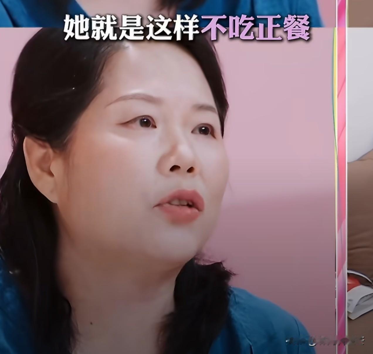 可爱的张家齐说自己总是自我怀疑，可能和她的妈妈有关。在最新的综艺里，张家齐妈妈