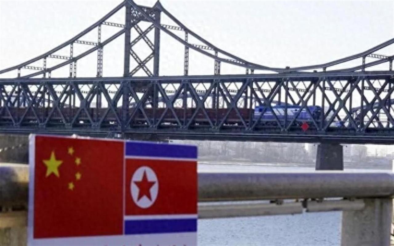俄朝打得火热，数据却让韩国媒体酸了：98.2%的对华贸易占比，才是朝鲜的命根子。