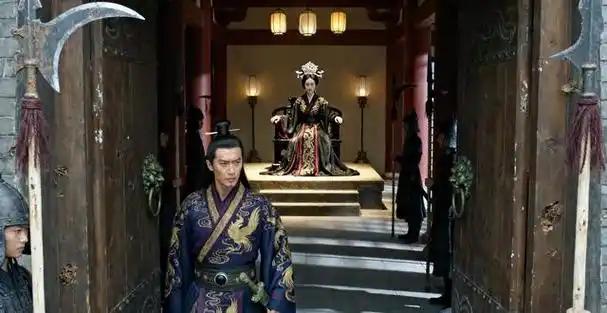 韩信被吕后骗入长乐宫，临死前，他仰天长叹道：“我悔不听蒯通之言，竟死于妇人之手！