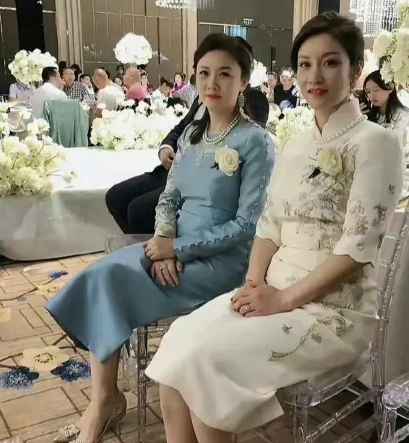 婚礼上的两家亲家母，一个比一个好看啊​​​