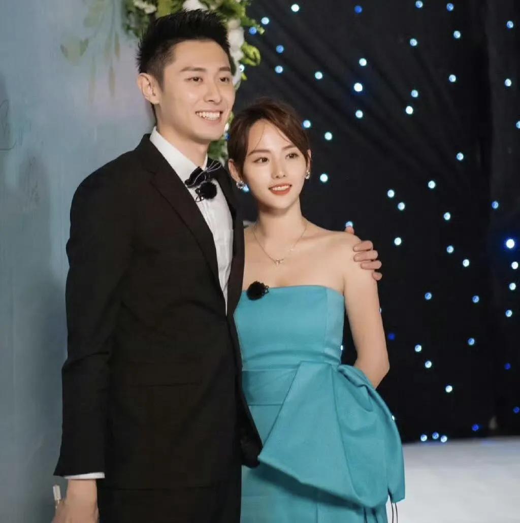 张嘉倪说：哭什么？我等了八年，不是来哭的！法庭上，判决书砸下来那一刻，买超脸色铁