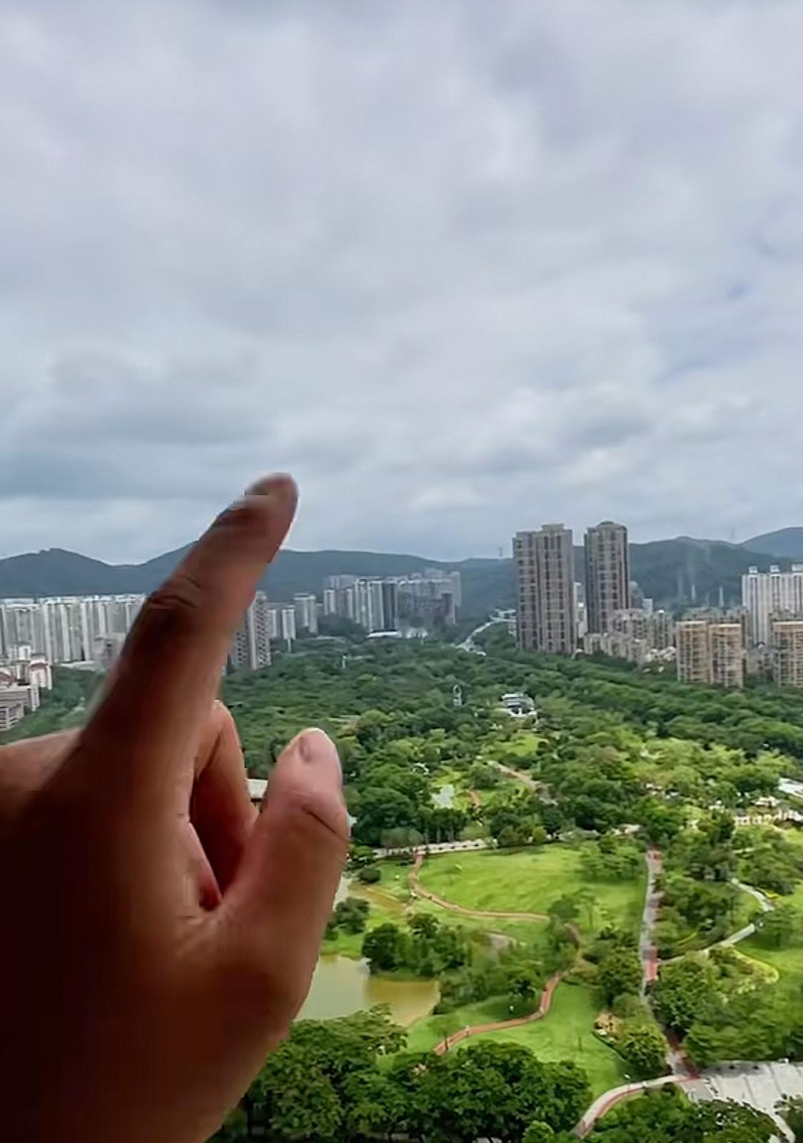 图一卖十几万，图二买两万多，一个香蜜湖，一个坪山中心城，只能说深圳有钱人太多了，