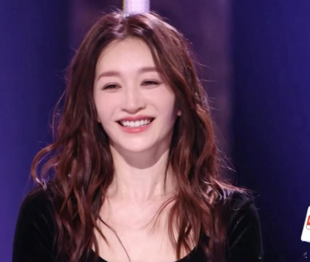 颜值天花板×唱功地板砖，这种极致反差只有李小冉能hold住，莫名觉得很励志怎么回