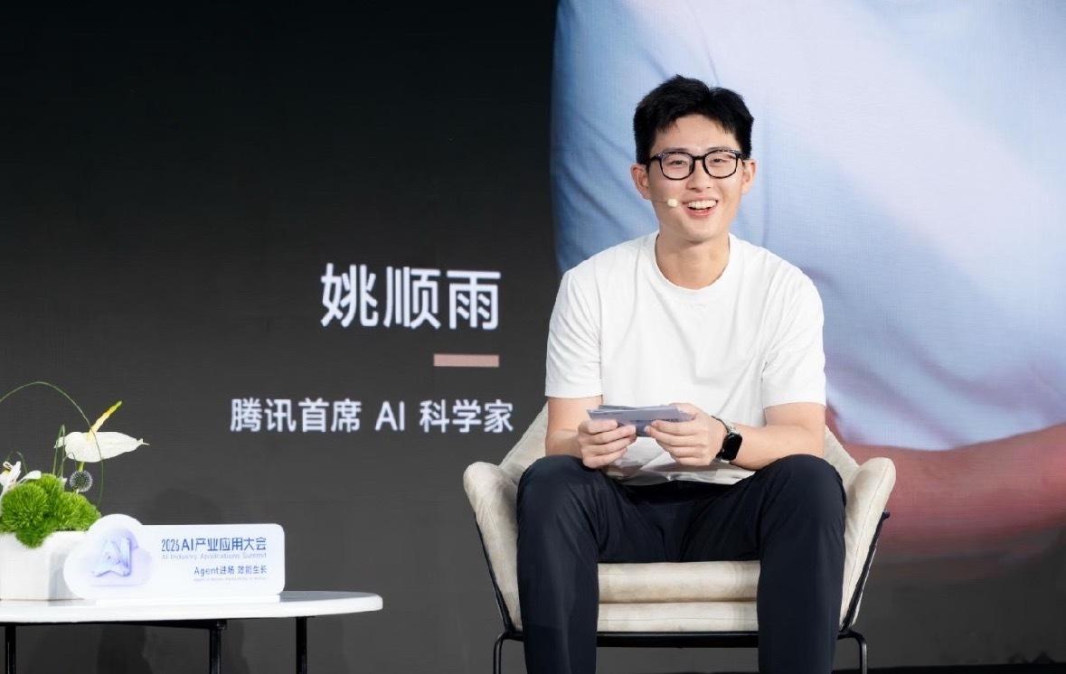 马化腾带28岁青年与省委书记座谈国庆假期后首个工作日，广东省委书记黄坤明到深圳调