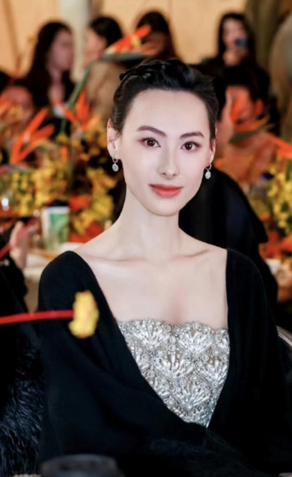 梁洛施面相很贵气比起千亿媳妇徐子淇，梁洛施确实少了些运气。可能唯一的败笔就是