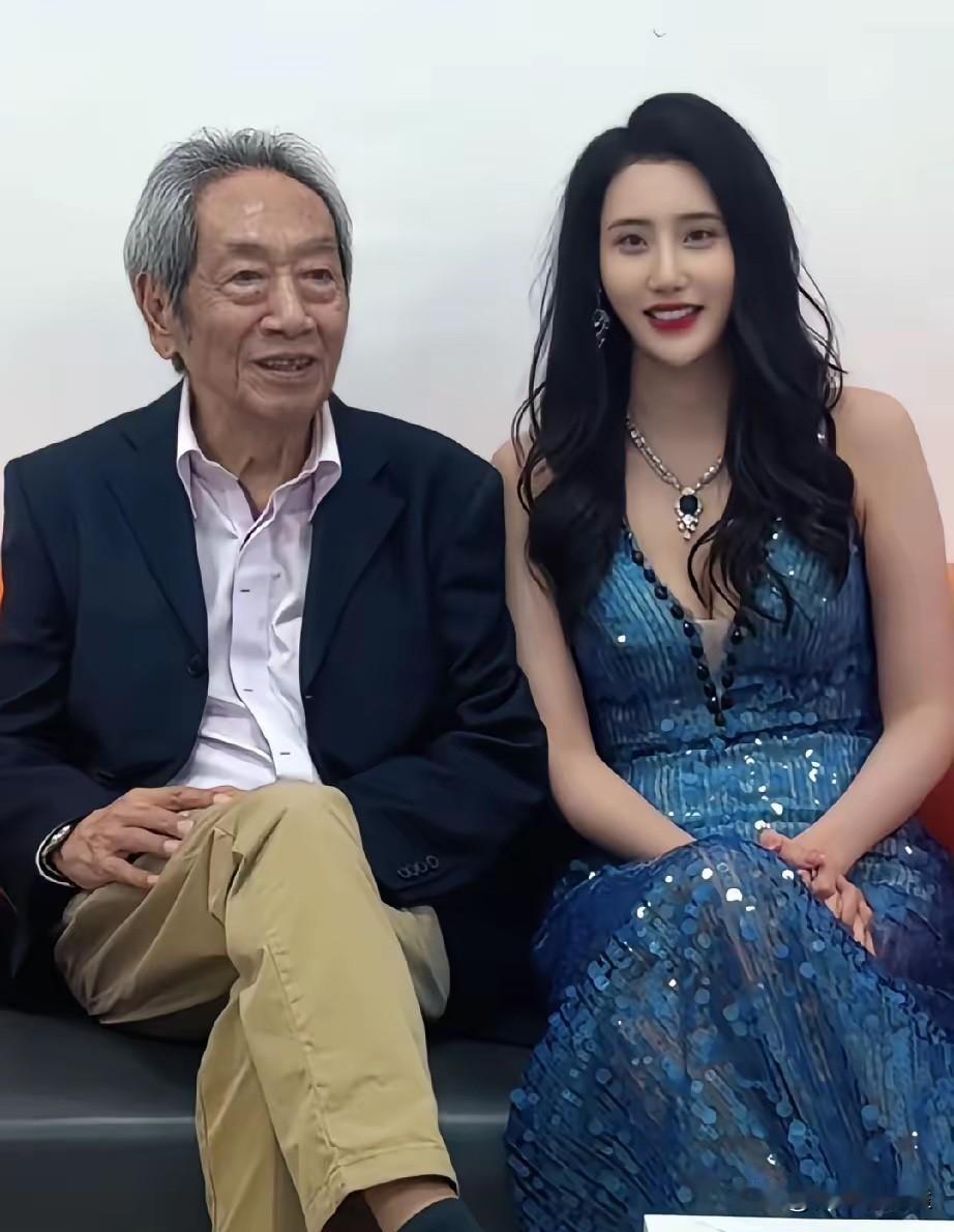 王奎荣80岁了，本是退休的年龄，安享晚年，还要接戏补贴家用，老婆饶芯语比王奎荣小