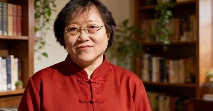 “直球出击”：终结情感“猜谜”，拥抱真诚关系李银河的爱情观很直接，喜欢就是喜欢