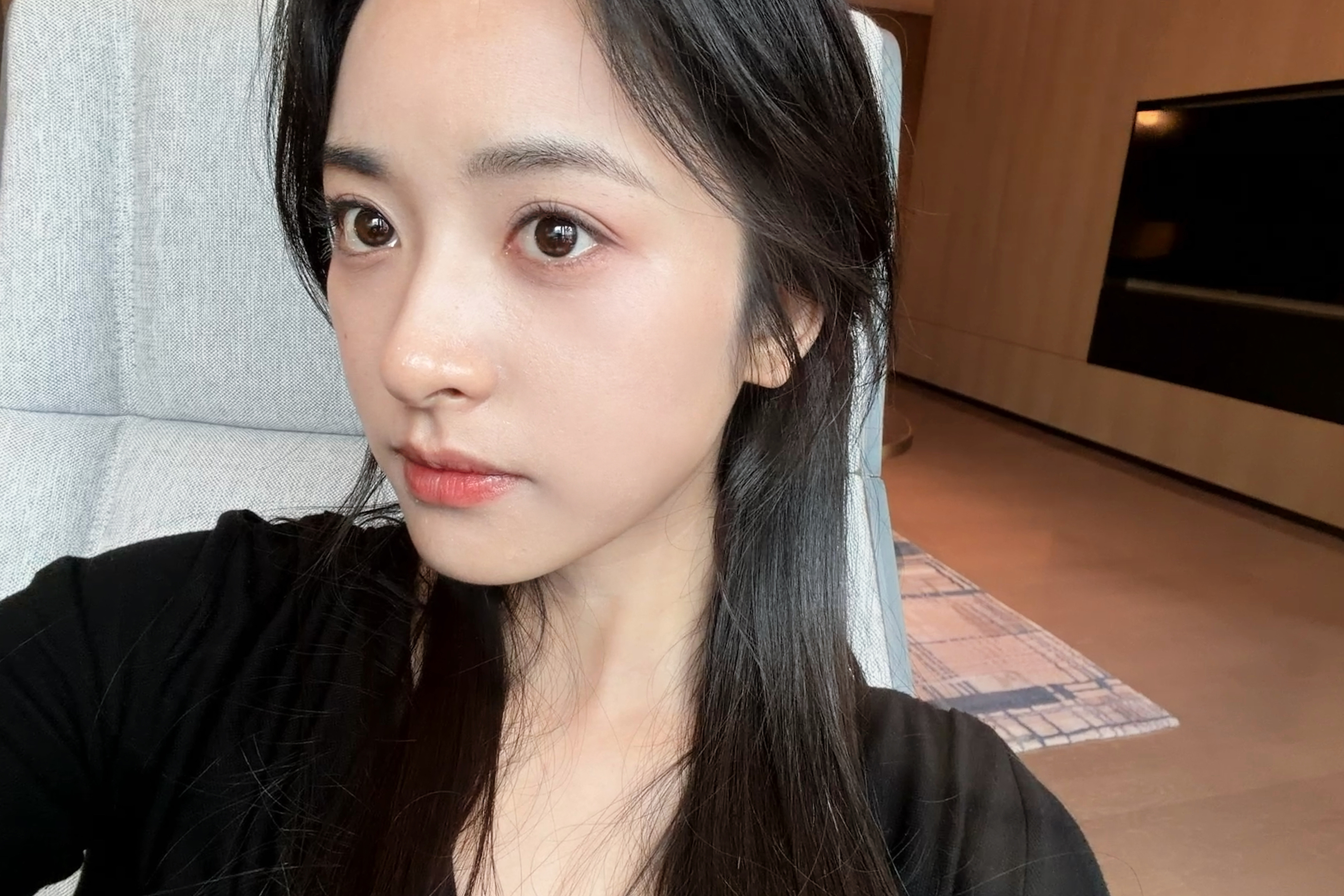 说最满意自己哪个五官的时候会因为都很完美而选不出来吧呵呵