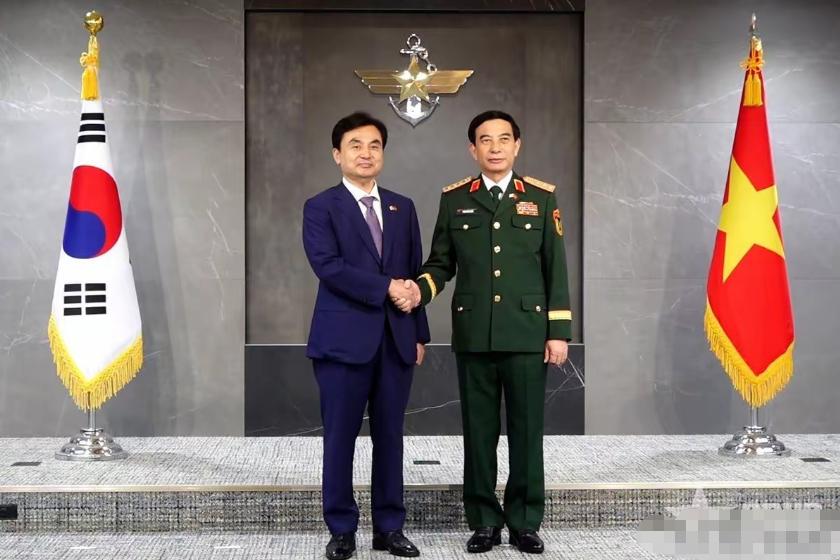 中国的一个邻国，正在向菲律宾、越南偷偷“递刀”！ 越南花2.9亿美元买了20