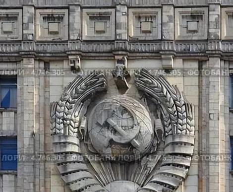 为什么俄罗斯外交部大楼上仍挂着苏联国徽？其实原因很简单，不是为了吓美国，而是不炸