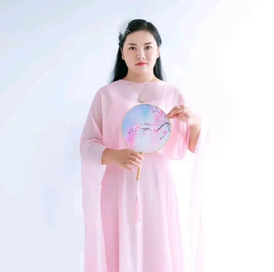 这个爆红全网的七七会火下去么？自从几张图片刷爆网络，又得了于正钦点这个神似张柏