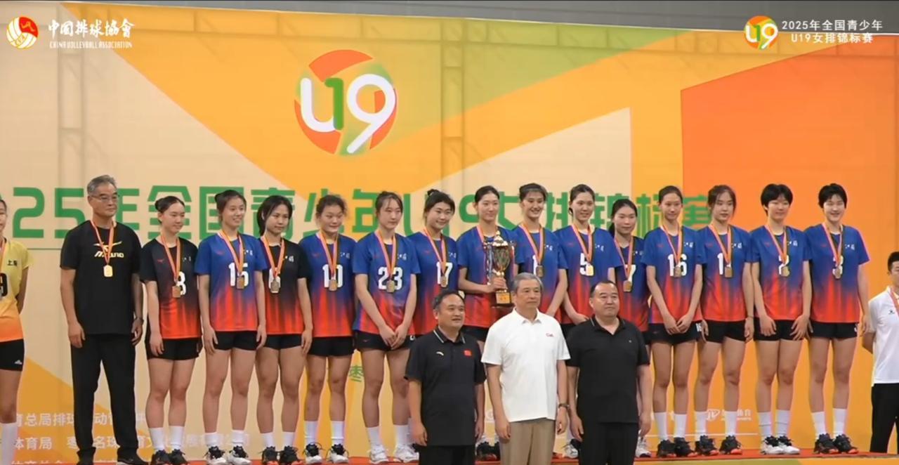 南京队U19女排夺冠说明了什么？第—，说明了张籽萓作为国家队的