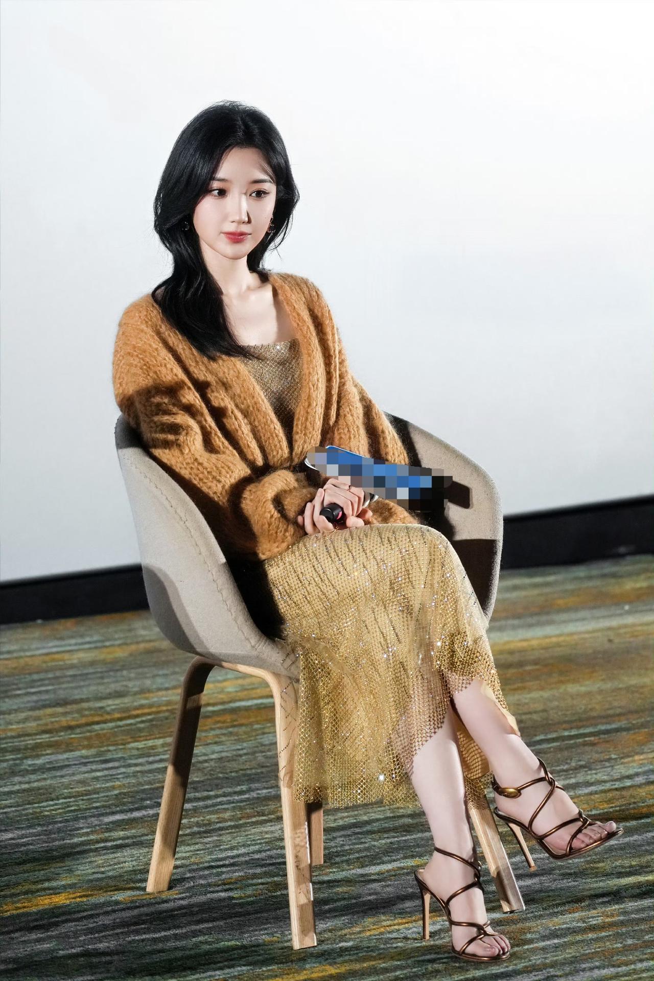 她真的好美啊，看着好漂亮