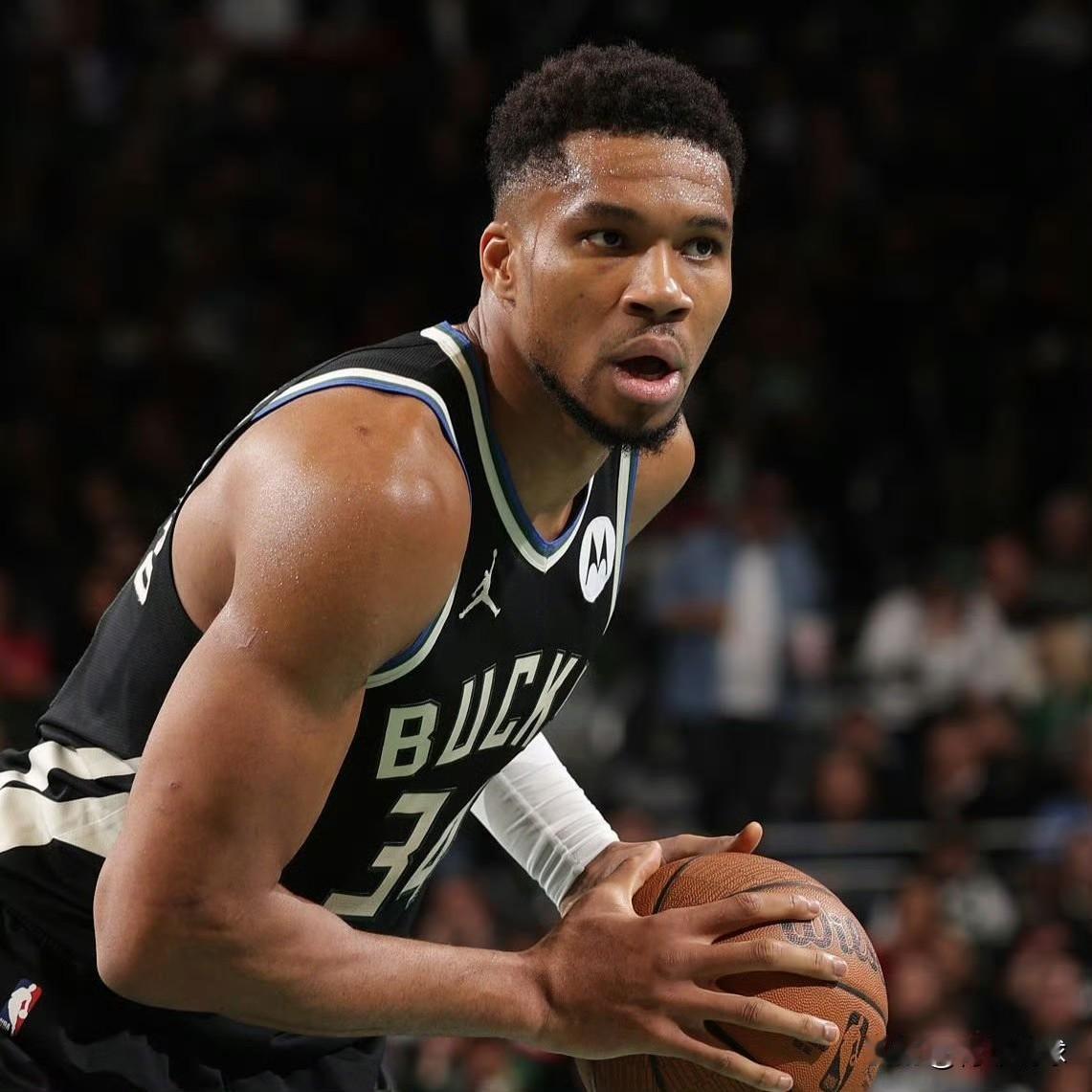 字母哥又有变数了！权威记者ZachLawe报道了一则新消息：老鹰队、勇士队