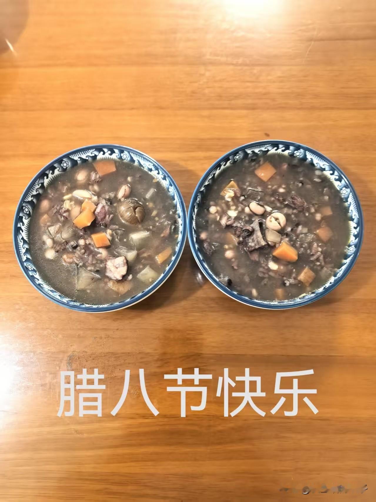 今天腊八节，大家的腊八粥都放了那几样宝贝呢？我自己熬的粥放的宝贝有十几种呢！