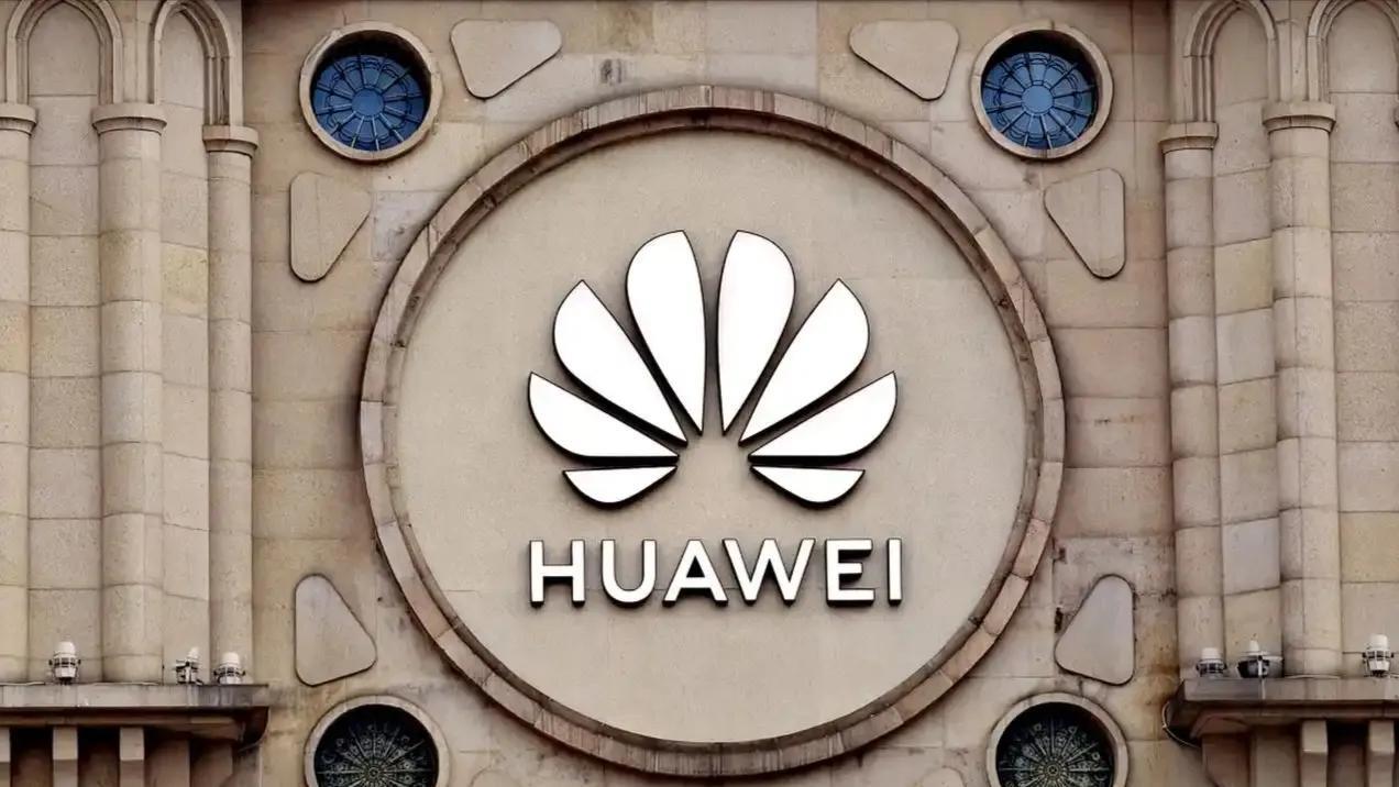 华为一收紧专利，手机圈直接上演“冰火两重天”。一边是关系户和老铁们笑嘻嘻接着用折