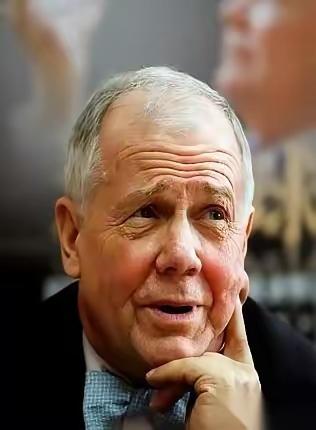 一个跟索罗斯齐名的华尔街老狐狸，最近把自己手里的美国股票，全清仓了。一股不剩。