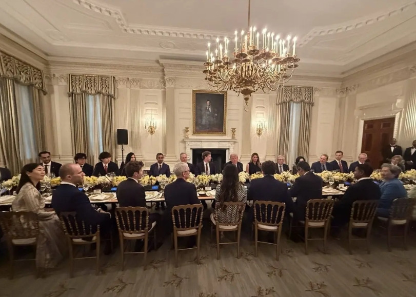 特朗普在白宫宴请了美国科技企业巨头，包括脸书的扎克伯格、微软的比尔·盖茨等，但唯