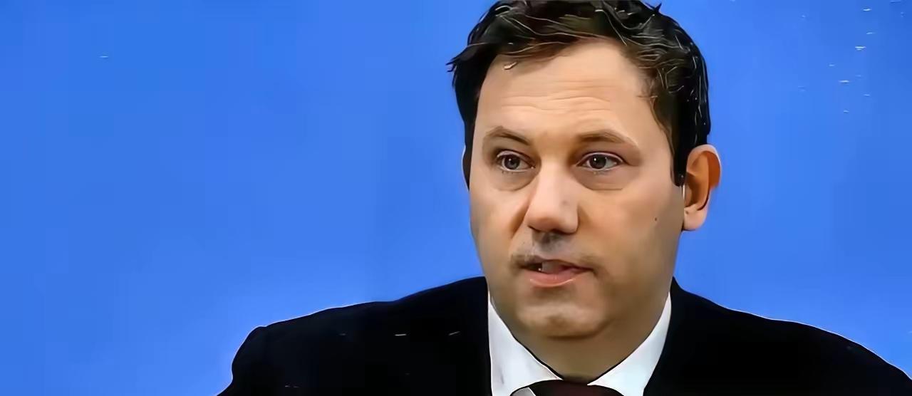 刚从中方访问回国的德国财政部长克林拜尔，在德国接受采访时警告说：我在中国已经亲眼