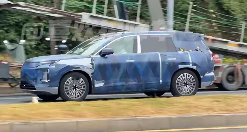 比亚迪王朝网真正的带头大哥要来了，代号“大唐”，谍照最近被曝光出来了。预计202