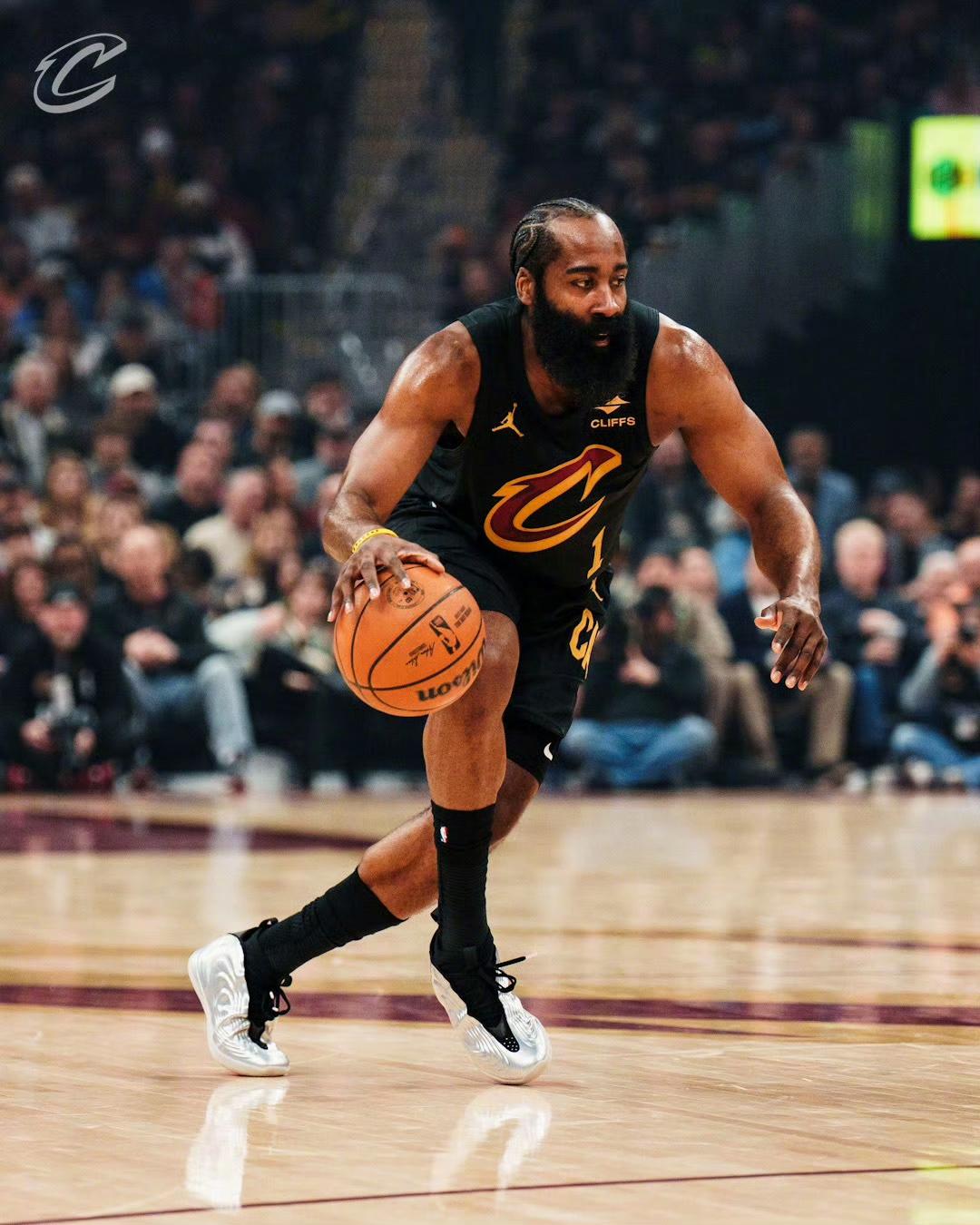 哈登两双，骑士138-113奇才，谈三件事！1、哈登骑士队主场首秀，赛前受到主