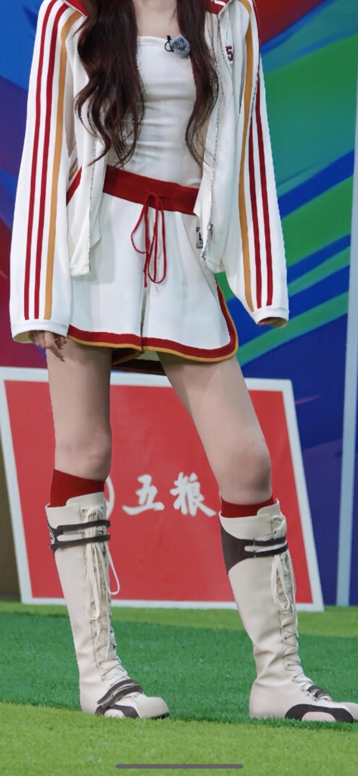 马凡舒的世界杯穿搭！马凡舒女球迷女球员