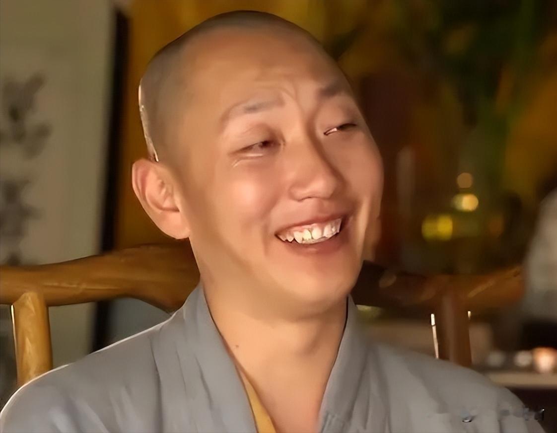 那天刷到一条新闻，我愣了好久。那个被人叫了十几年“和尚爸爸”的道禄，被带走