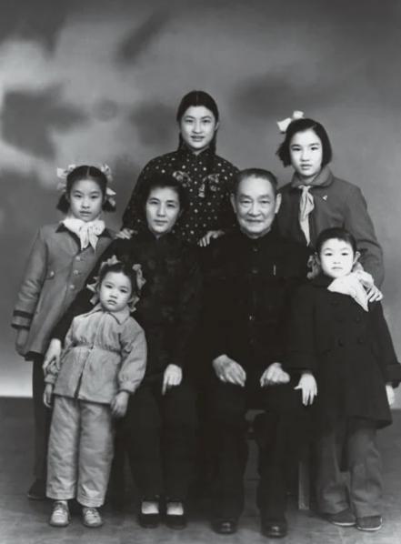 1968年，北京，86岁程潜去世，他49岁的夫人郭翼青，带着6个女儿，给毛主席写